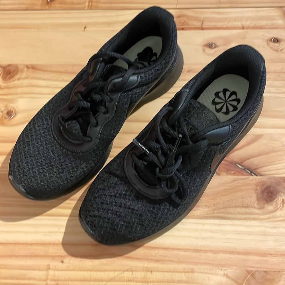 NWOT Nike Tanjun Runners